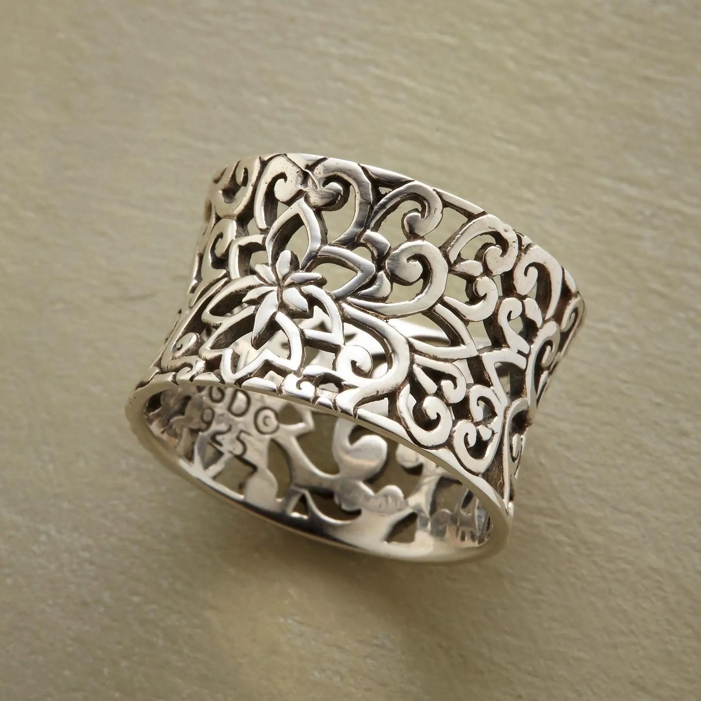Carolina - Vintage Silver Ring with Hollow Space