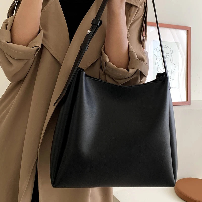 Asløg | Minimalist Shoulder Bag in Modern Cut