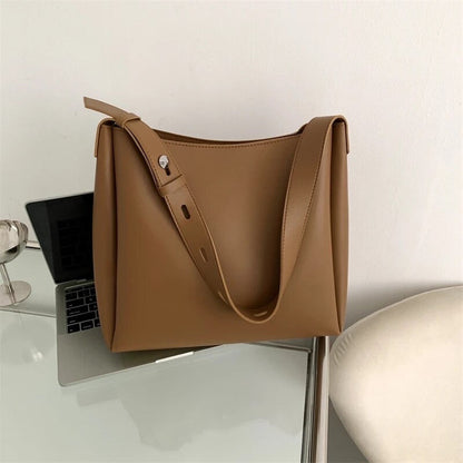 Asløg | Minimalist Shoulder Bag in Modern Cut
