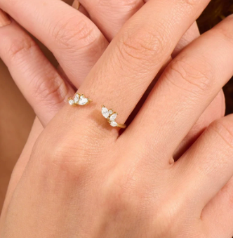 Noelia - Ring made of golden crystal glass