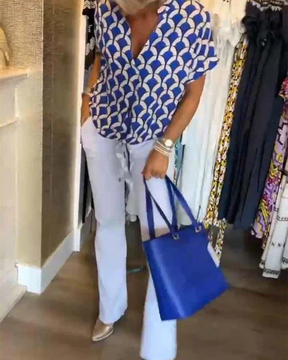 Bella™ - Casual Top with Print and V-Neck